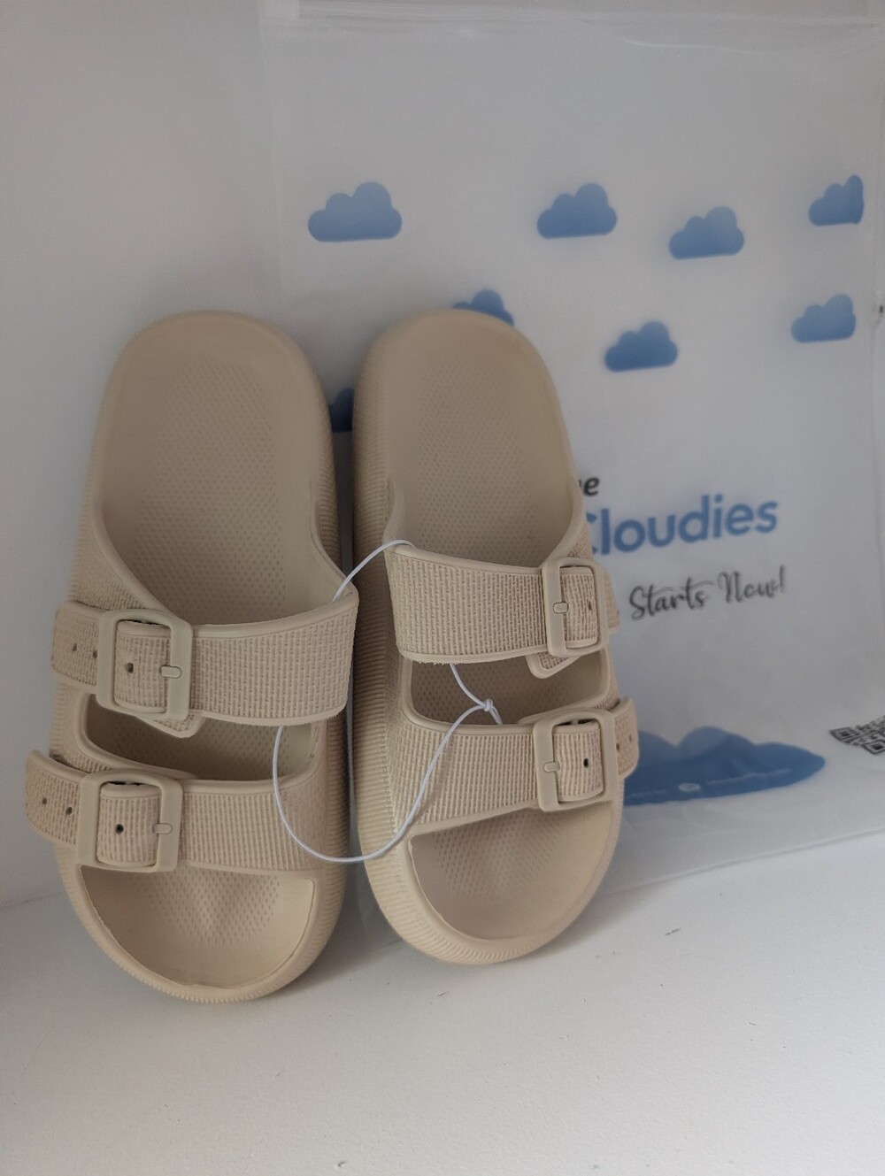 The Cloudies EVA Cushion Slides Sandal Oat Latte Sz W6.5 - 7